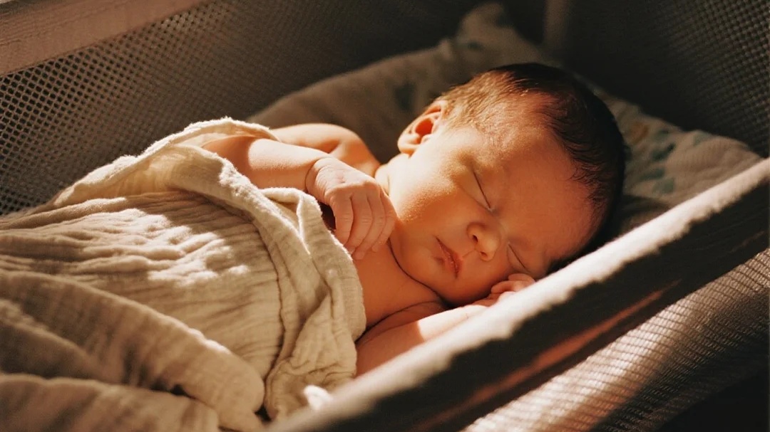 ​Why Your Newborn Cries When Put Down – And How to Help​